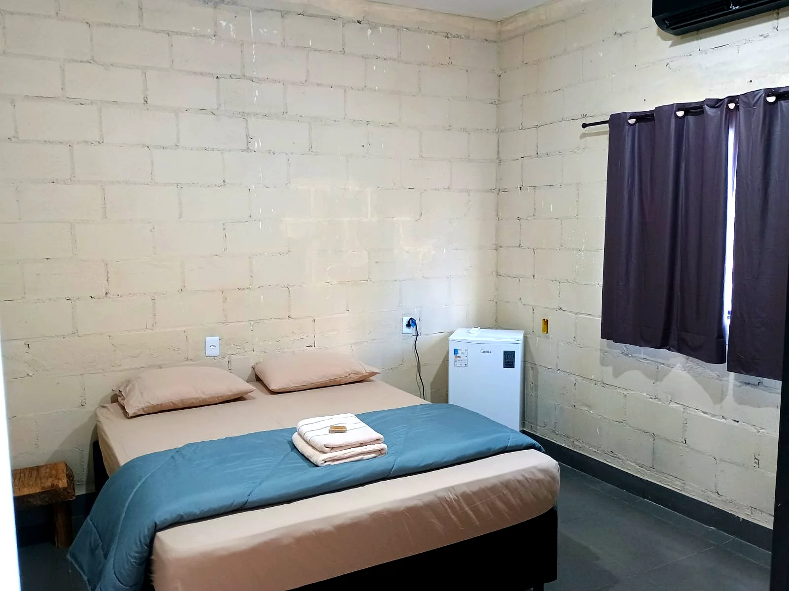 Quarto casal com ar-condicionado e frigobar — Pousada Vale do Jamacá