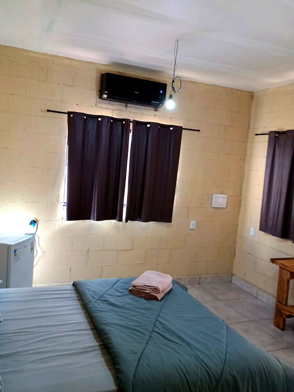 Quarto com ar-condicionado e cama de casal — Pousada Vale do Jamacá